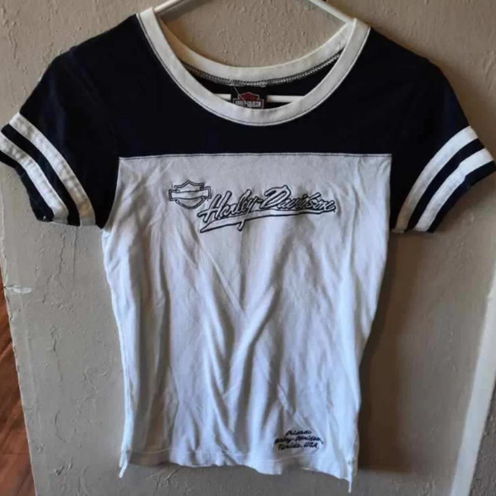 Women's size Medium Harley Davidson short sleeve shirt. - Picture 1 of 3